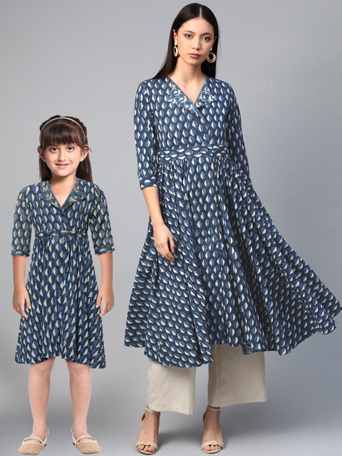 

Sangria Women Off-White & Indigo Bagru Print Asymmetric A-Line Sustainable Kurta, Navy blue