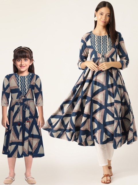 

Sangria Women Off-White & Indigo Dyed Layered Anarkali Sustainable Kurta, Navy blue
