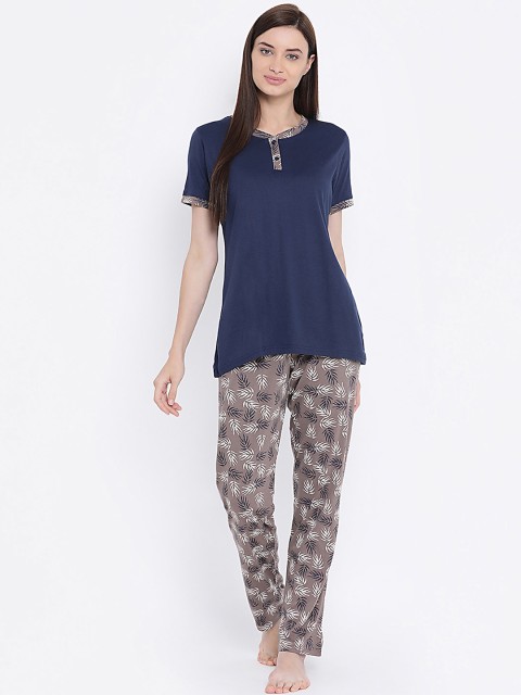 

Kanvin Women Navy Blue & Grey Solid Night Suit