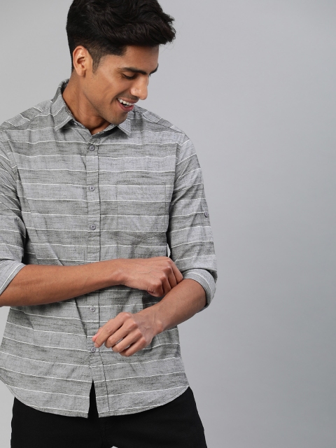 

HERE&NOW Men Grey & White Regular Fit Striped Casual Shirt