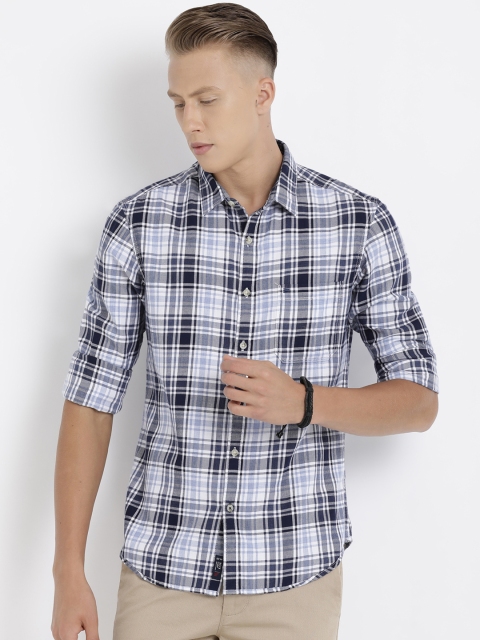 

t-base Men White & Navy Blue Regular Fit Checked Casual Shirt