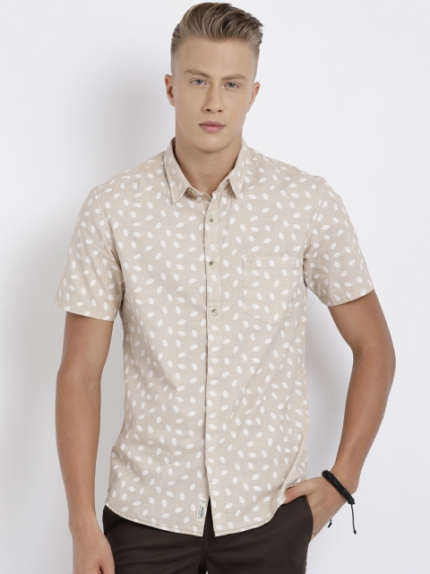

t-base Men Beige & White Regular Fit Printed Casual Shirt