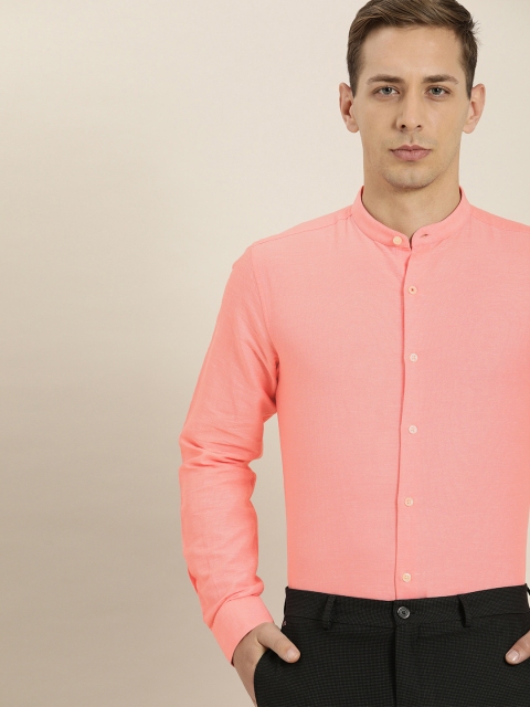 

INVICTUS Men Coral Pink Regular Fit Solid Smart Casual Shirt