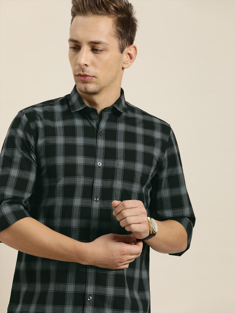 

INVICTUS Men Black & Grey Slim Fit Checked Casual Shirt