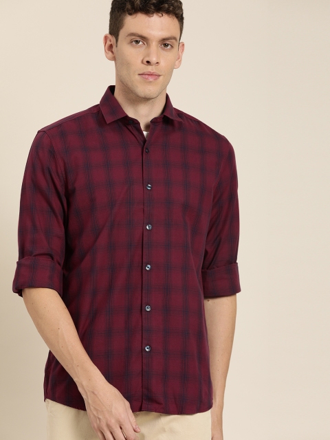 

INVICTUS Men Maroon & Navy Blue Regular Fit Checked Casual Shirt