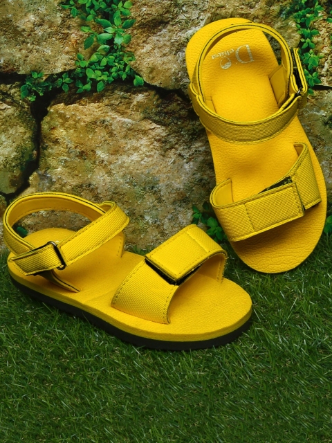 

DChica Boys Yellow Solid Comfort Sandals