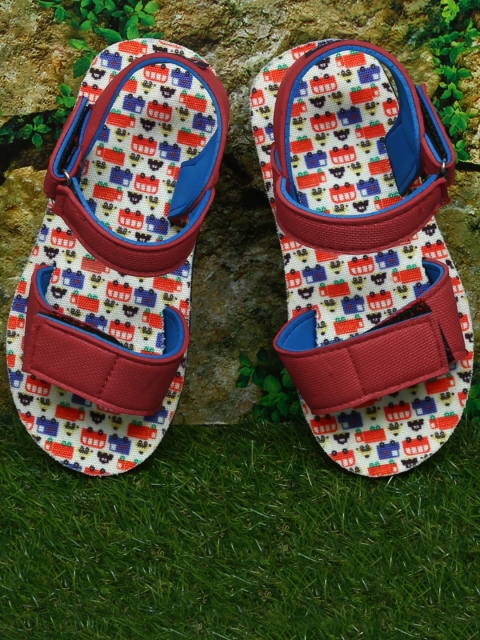 

DChica Boys Red Solid Comfort Sandals