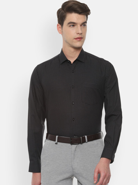 

Van Heusen Men Black & White Regular Fit Checked Formal Shirt
