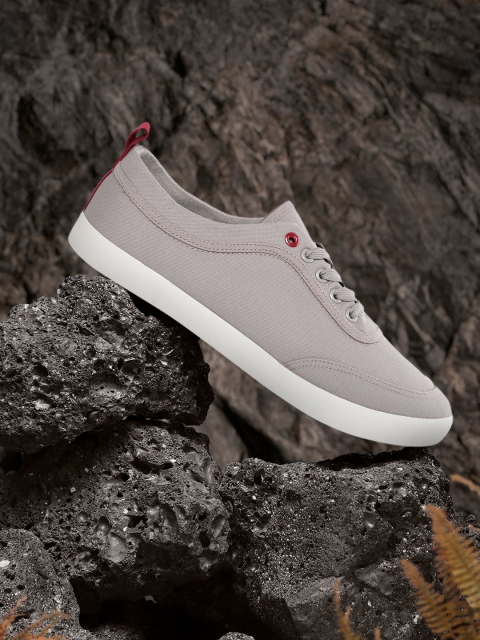 

Roadster Men Grey Solid Sneakers