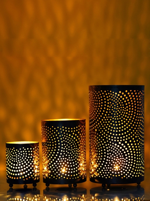 

eCraftIndia Set of 3 Decorative Mesh Design Iron Tea Light Holder in Cylindrical shape, Brown