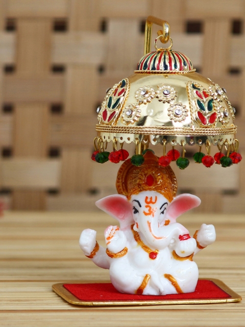 

eCraftIndia White & Gold-Toned Handcrafted Lord Ganesha Idol With Designer Chatri Decorative Showpiece