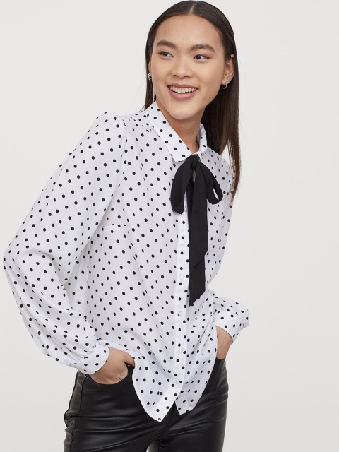 

H&M Women White & Black Regular Fit Polka Dots Printed Tie-Collar Casual Shirt