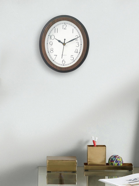 

eCraftIndia White & Brown Oval Solid Analogue Wall Clock