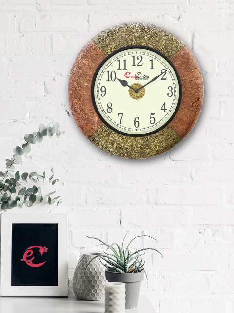 

eCraftIndia Beige & Brown Handcrafted Round Printed Analogue Wall Clock (40.64 x 40.64)