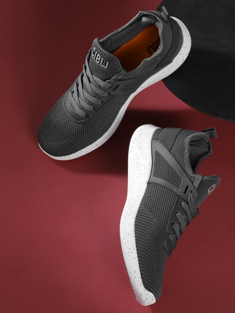 

Crew STREET Men Grey Running Shoes