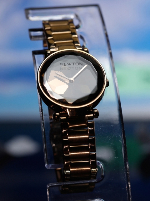 

Newton Women Rose Gold & Black Analogue Watch W00175