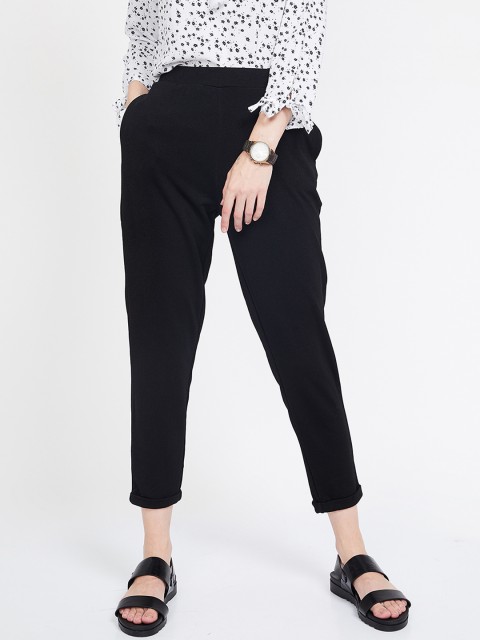 

Bossini Women Black Regular Fit Solid Peg Trousers