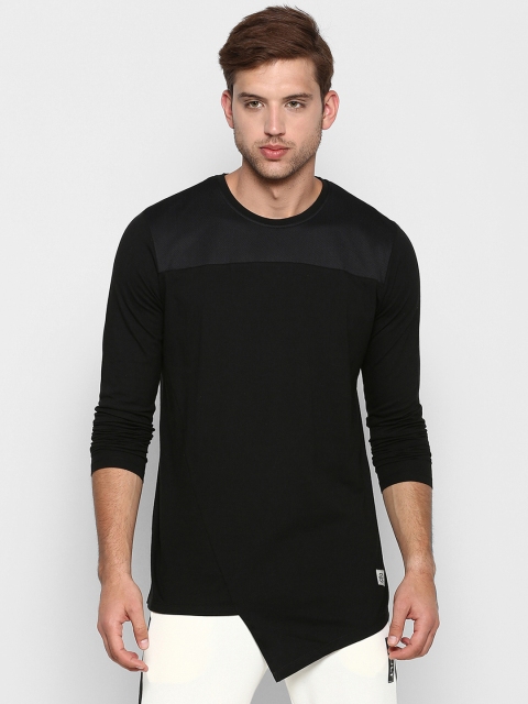 

SKULT by Shahid Kapoor Men Black Solid Round Neck T-shirt