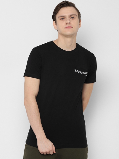 

SKULT by Shahid Kapoor Men Black Solid Round Neck T-shirt
