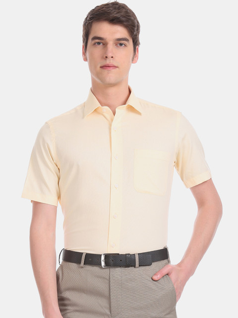 

Arrow Men Yellow Regular Fit Solid Formal Shirt