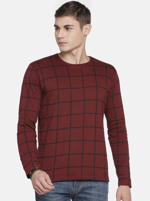 

Braveo Men Maroon & Black Windowpane Checked Round Neck T-shirt