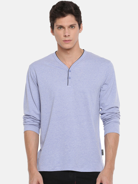 

Braveo Men Blue Solid Henley Neck T-shirt