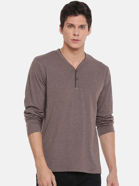 

Braveo Men Taupe Slim Fit Solid V-Neck T-shirt