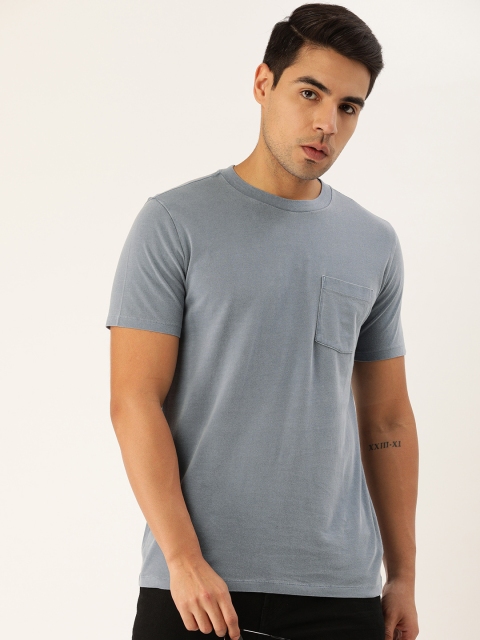 

GAP Men Grey Solid Round Neck Pocket T-shirt