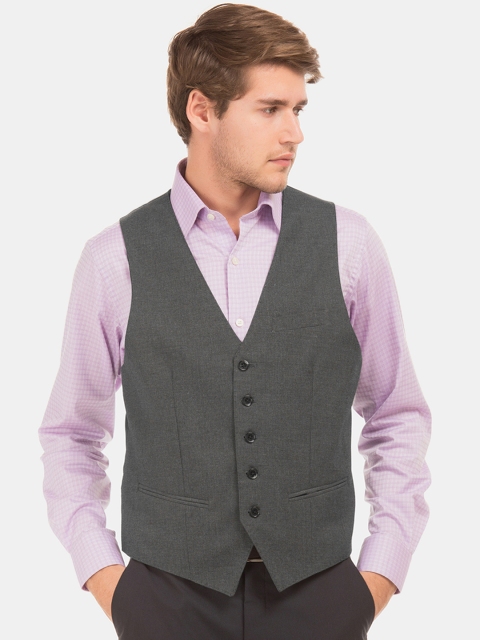 

Arrow Men Charcoal Grey Solid Panelled Regular Fit Waistcoat