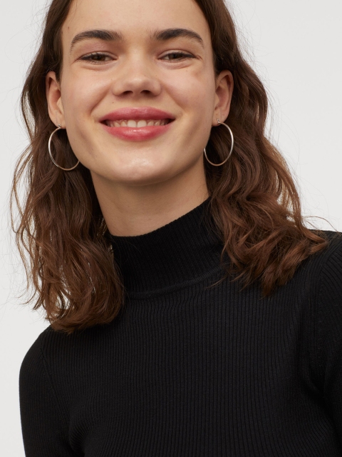 

H&M Women Black Ribbed Turtleneck Crop Top