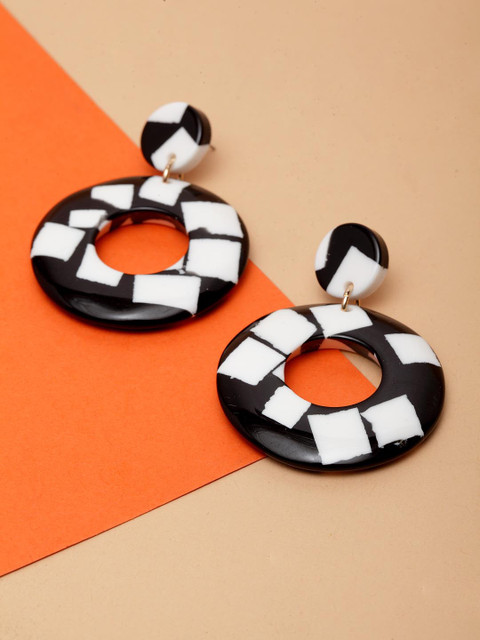 

Madame Rose Gold-Plated Black & White Circular Drop Earrings
