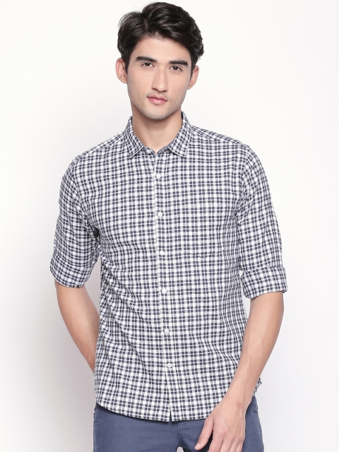 

BYFORD by Pantaloons Men Navy Blue & White Slim Fit Checked Casual Shirt