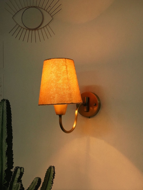 

Fos Lighting Gold-Toned & Brown Self Design Wallchiere with Shade