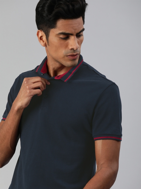 

Levis Men Navy Blue Solid Polo Collar T-shirt
