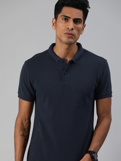 

Levis Men Navy Blue Solid Polo Collar T-shirt