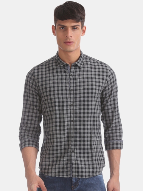 

Flying Machine Men Grey & Black Regular Fit Checked Casual Shirt