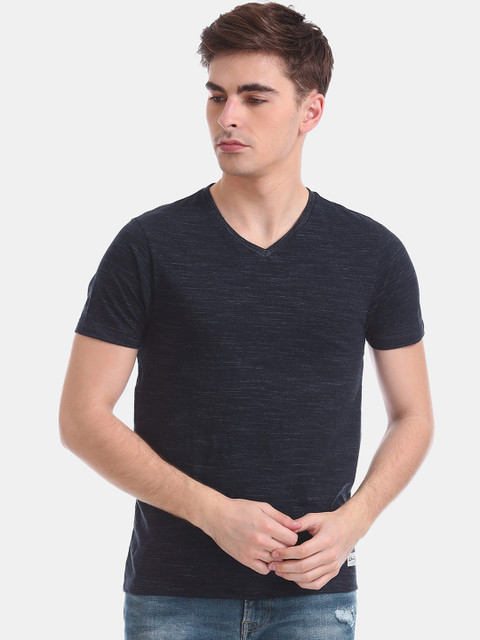 

Flying Machine Men Blue Solid V-Neck T-shirt