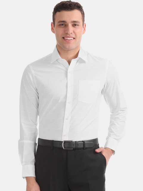 

Arrow Men White Slim Fit Solid Casual Shirt