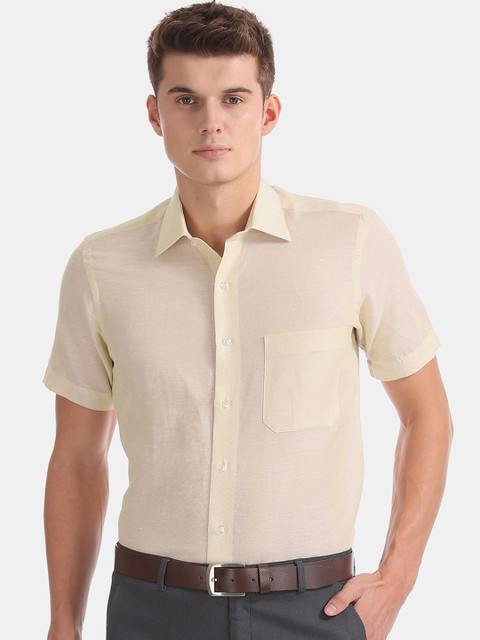 

Arrow Men Yellow Regular Fit Solid Formal Shirt