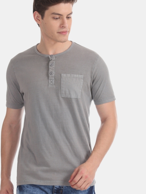 

Cherokee Men Grey Solid Henley Neck T-shirt