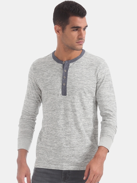

Cherokee Men Grey Solid Henley Neck T-shirt