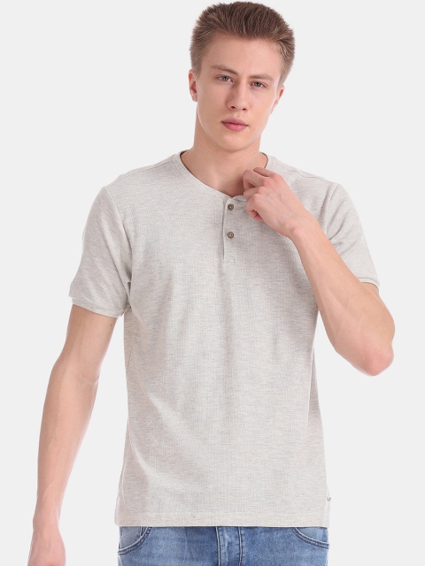 

Cherokee Men Grey Solid Henley Neck T-shirt