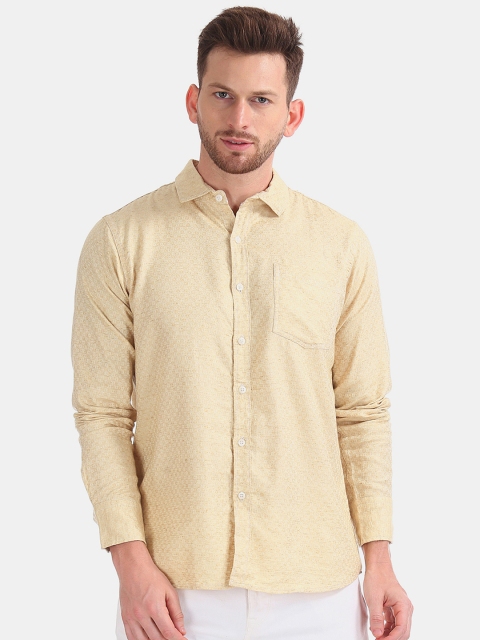 

Ruggers Men Beige & White Regular Fit Self Design Casual Shirt