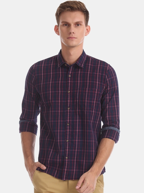 

Ruggers Men Red & Navy Blue Regular Fit Checked Casual Shirt