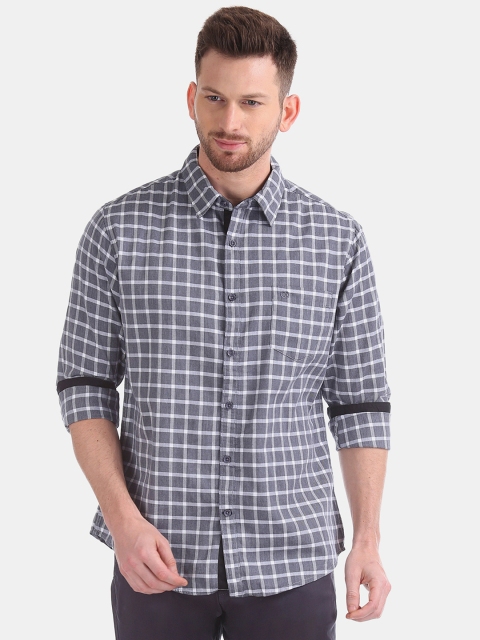 

Ruggers Men Grey & White Regular Fit Checked Casual Shirt
