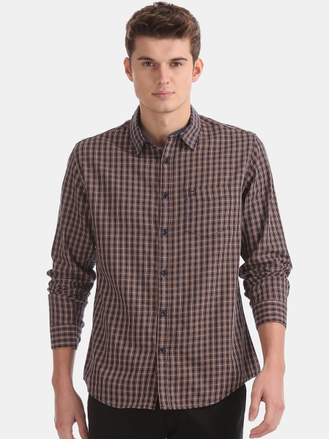 Men Navy Blue & Mustard Yellow Contemporary Fit Checked Casual Shirt