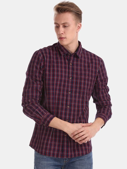 

Ruggers Men Red & Navy Blue Regular Fit Checked Casual Shirt