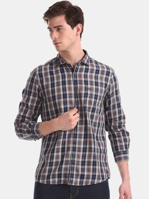 

Ruggers Men Grey & Navy Blue Regular Fit Checked Cutaway Collar Casual Shirt