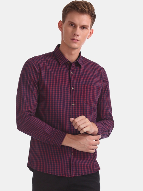 

Ruggers Men Red & Navy Blue Regular Fit Checked Casual Shirt