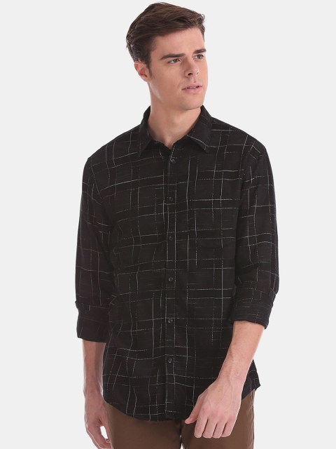 

Ruggers Men Black & White Regular Fit Checked Casual Shirt